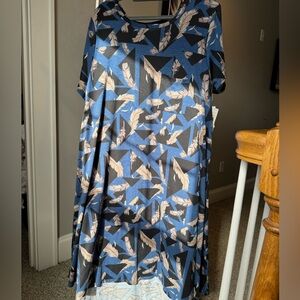 XL Carly Lularoe dark blue with feather pattern, pocket, T-shirt material NWT
